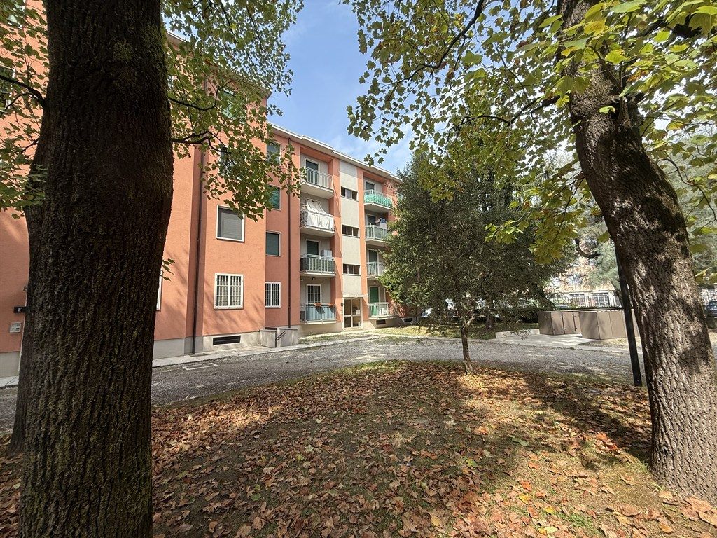 SESTO SAN GIOVANNI ZONA OSPEDALE 3 LOCALI con balconi