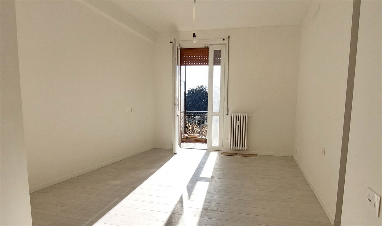 MONZA inizio Via Lecco - trilocale ristrutturato a nuovo