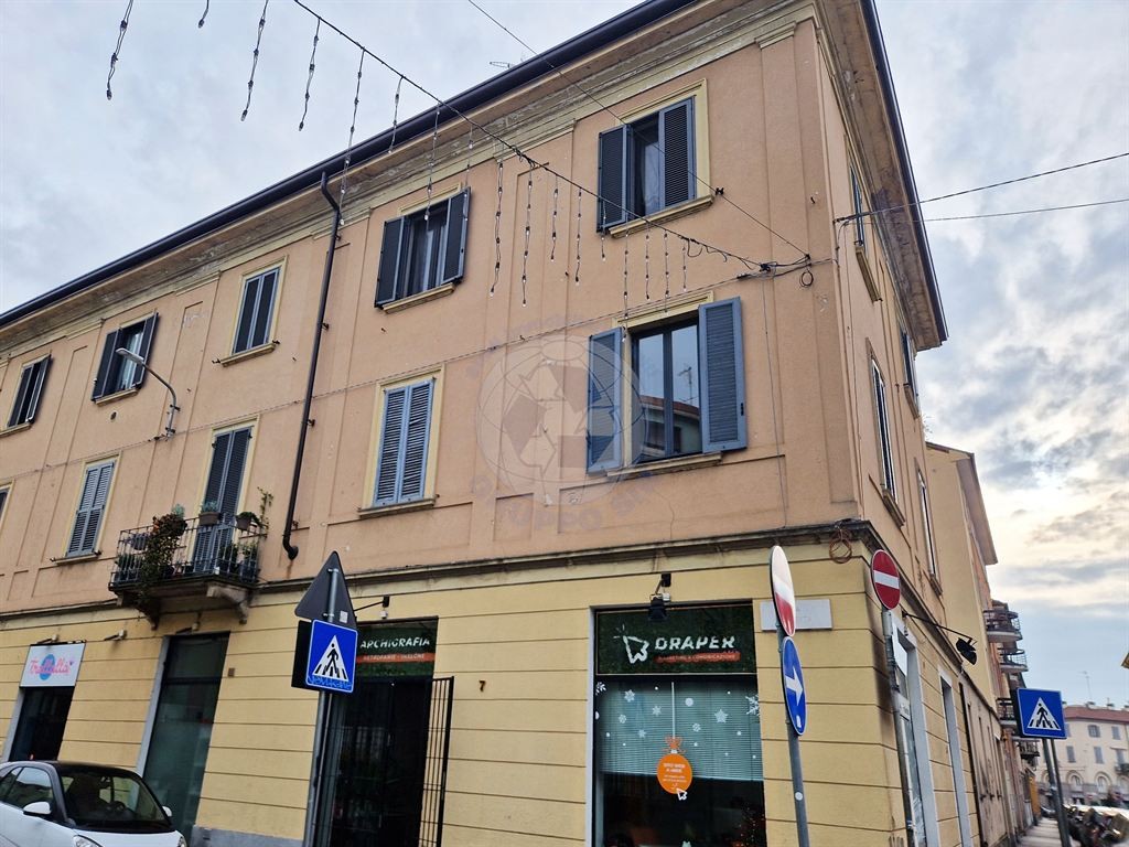 Appartamento di tre locali e doppi servizi in Via Magenta