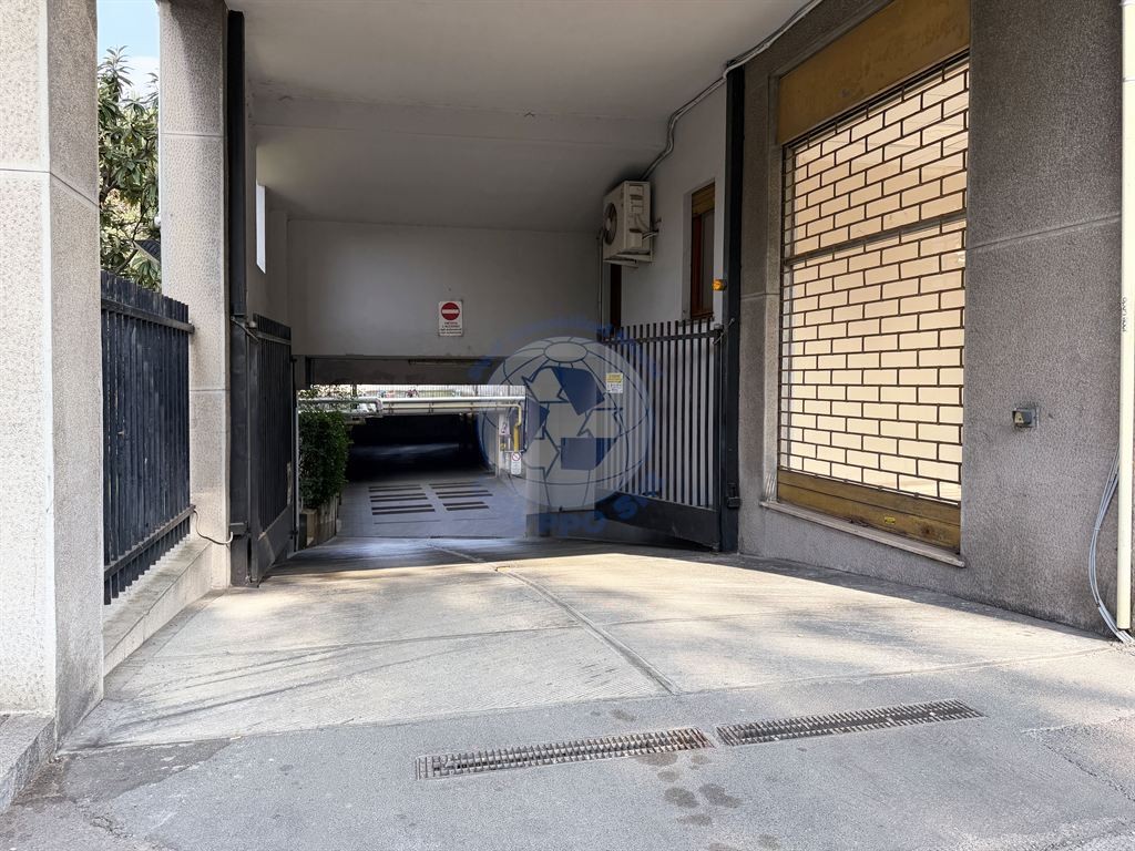 Ampio Box Singolo in Vendita – Via San Gottardo 58, Monza