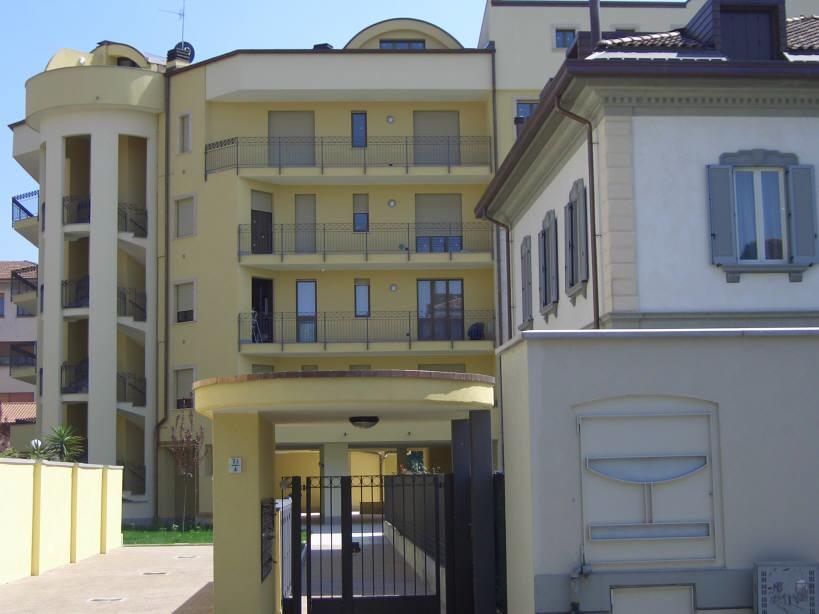 Monza  Centro,Inizi Via Cavallotti  vendesi ampio box singolo