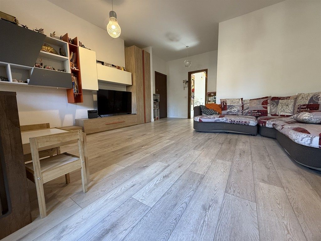 Lissone - Appartamento di 3 ampi locali con giardino in zona residenziale a 15' a piedi dal centro e dal Parco di Monza -