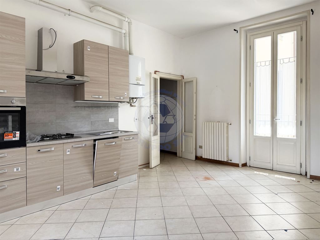 Bilocale con cucina arredata a Monza Via Porta Lodi 5