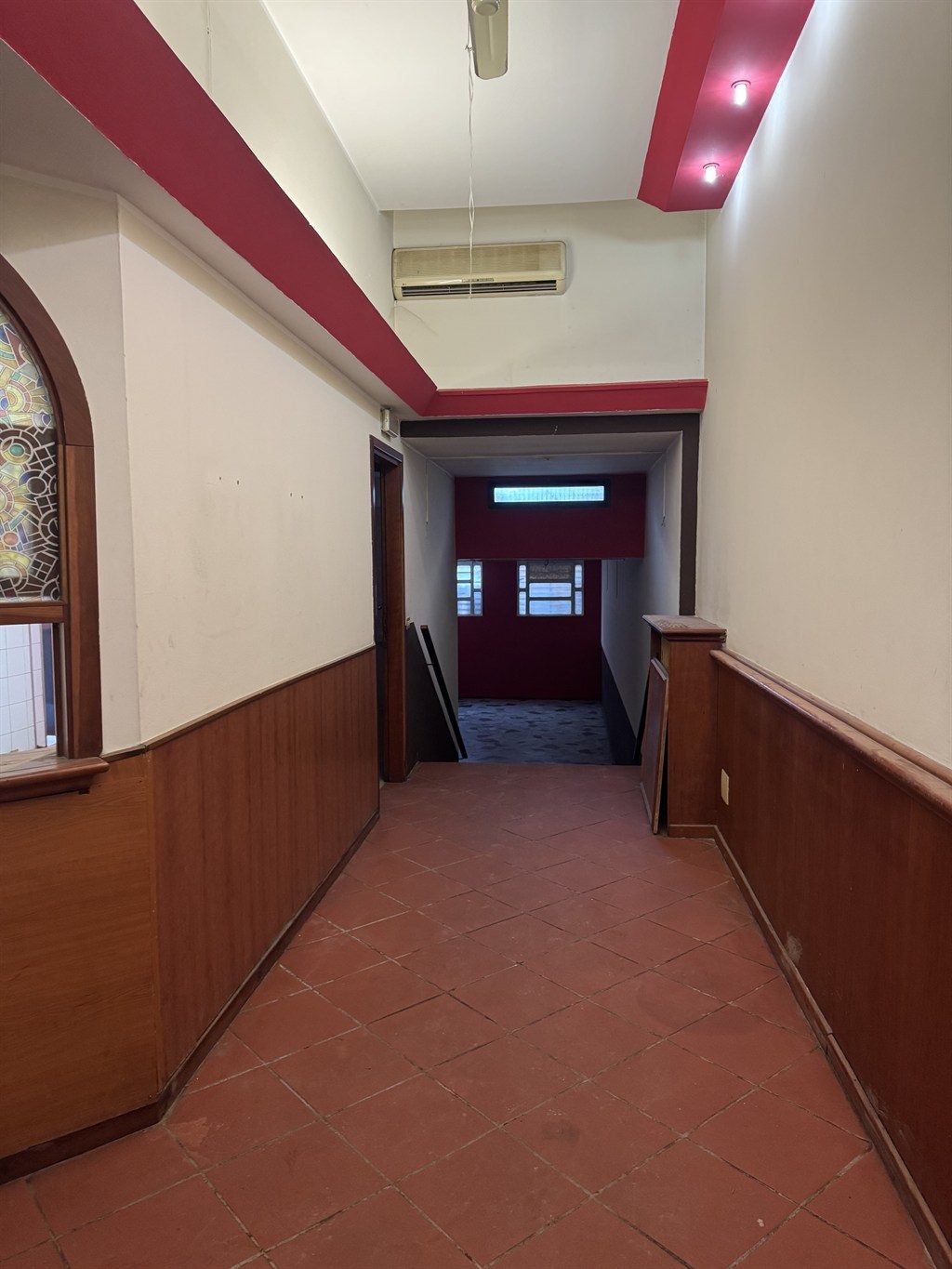 Sesto San Giovanni - Negozio con canna fumaria per pizzeria-ristorante